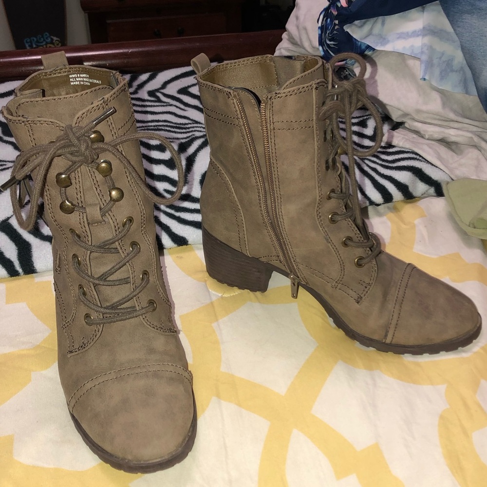 Combat Boots 💛